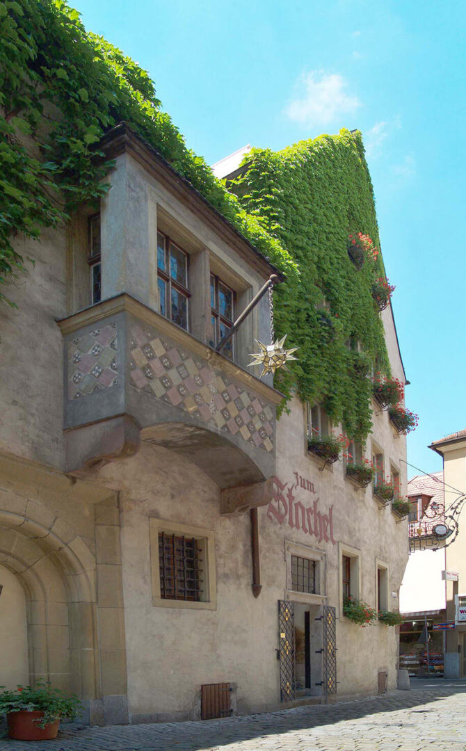 Außenfassade des Würzburger Gasthauses "Zum Stachel"